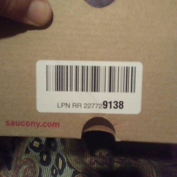 Saucony running shoes - Picture 4 of 6